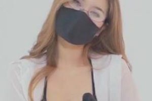 最新一期《中国企业家》,马云和王健林打起来了。