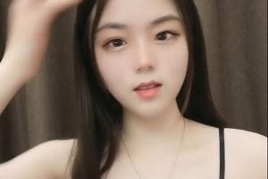 眼前一亮的颜值小美女,身材真奈斯,好想睡。