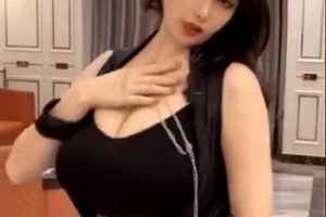 斗鱼极品女神主播小九：F熊大长腿，自拍照无敌颜值！