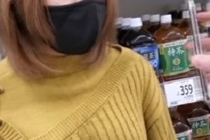 精选尤物：网红{{网红名字}}的性感可爱，勇敢坚强