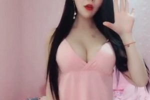 秋月的抖音快手展示闪现最新小合集：欣赏秋月的抖音快手展示闪现，感受温暖的给力！