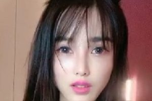 网红美女单腿黑丝玩弄爆撩爽感爆棚，男的射太快！