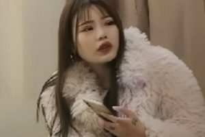 《网袜妹子浴室嘴艺：打粑粑洗澡TianLong百度盘》