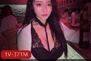 NIni直播界精选美女大眼博主皮肤白皙蕾丝低胸装