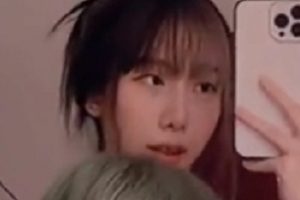 精选尤物：胸前软肉、瘦腰、细腿、粉奶头