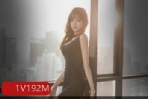 夏花花美少女学生服装青纯私房照片，10多万粉丝的微博直播间，192M粉色壁画康庄大道曲路。