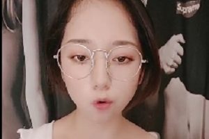 美臀眼镜妹视频下载，高清1V版，文件大小564MB，百度云链接