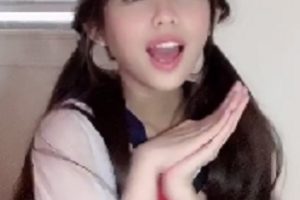 1.kittyxkum的推特视频合集：JK服装、粉色小短裙和桌子下的游戏2.推特网红kittyxkum的男友系列视频合集：皮带、小蜜桃和照片3.水手死库水服装系列：kittyxkum的推特视频合集4.玩具和床单：kittyxkum的推特网红视频合集