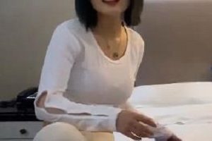 酒店jian zhi mei nu缺钱约P家里，嗨翻一夜[1V733M]