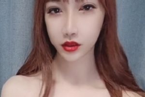 女王风格的芭娜娜TS女装视频