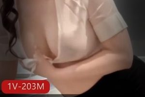 熟女妻子厨房玩游戏真实一绝身材弄油小菊下载1V203M