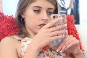 “可爱绿帽老公看着妻子互动，1V3.79G百度云自行打包”