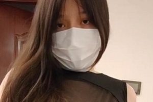 火爆身材小坦克九儿，椅子上的骚气神秘视频