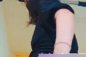 私拍照片散播事件中的奶咪女生