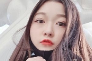 韩国女神展示自拍照，尽显蜜桃臀