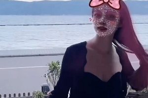 网红娜娜户外挑战：翻车粉丝、农民工、同志的作品