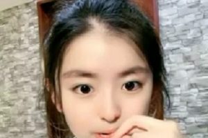 18岁稚嫩妹子2V高清900MB