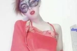 火辣自娱自乐女神，精致美颜舞蹈视频1.8G，妖娆身姿动感十足