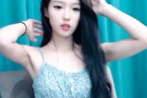 灵灵女神自拍大片，颜值身材超火辣，资源丰富，赶紧观看吧！