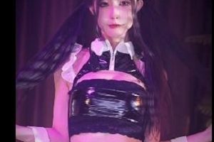 余多多：御姐女仆舞蹈视频集，10个2.9G无水印，颜值火爆