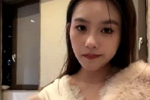 转载搬运百度盘超漂亮美女神小雨儿最新合集7V2.25G，玩某处放飞自我