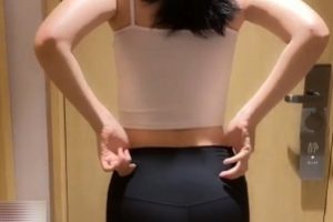 《姚永纯与性感妻子：3个健身视频，展现优质身材与蜜桃臀魅力》