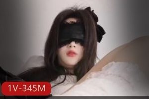 饼弄姐姐桃子味脚自拍视频：勾人笑容，20分钟，1V345M