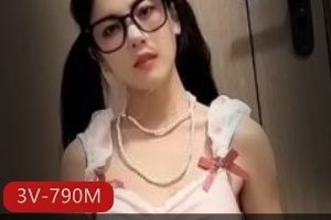 露脸糖心新人创可贴贴最新合集3V790M，调皮可爱自拍，播放量超200W