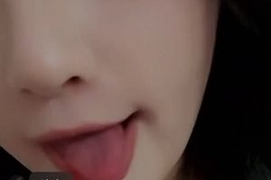 学生妹舔舔超靓软肉视频238.2MB互动圣体蝴蝶